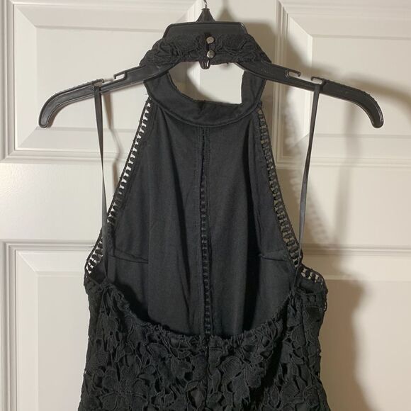She + Sky Size Small lace open back romper - Picture 4 of 10